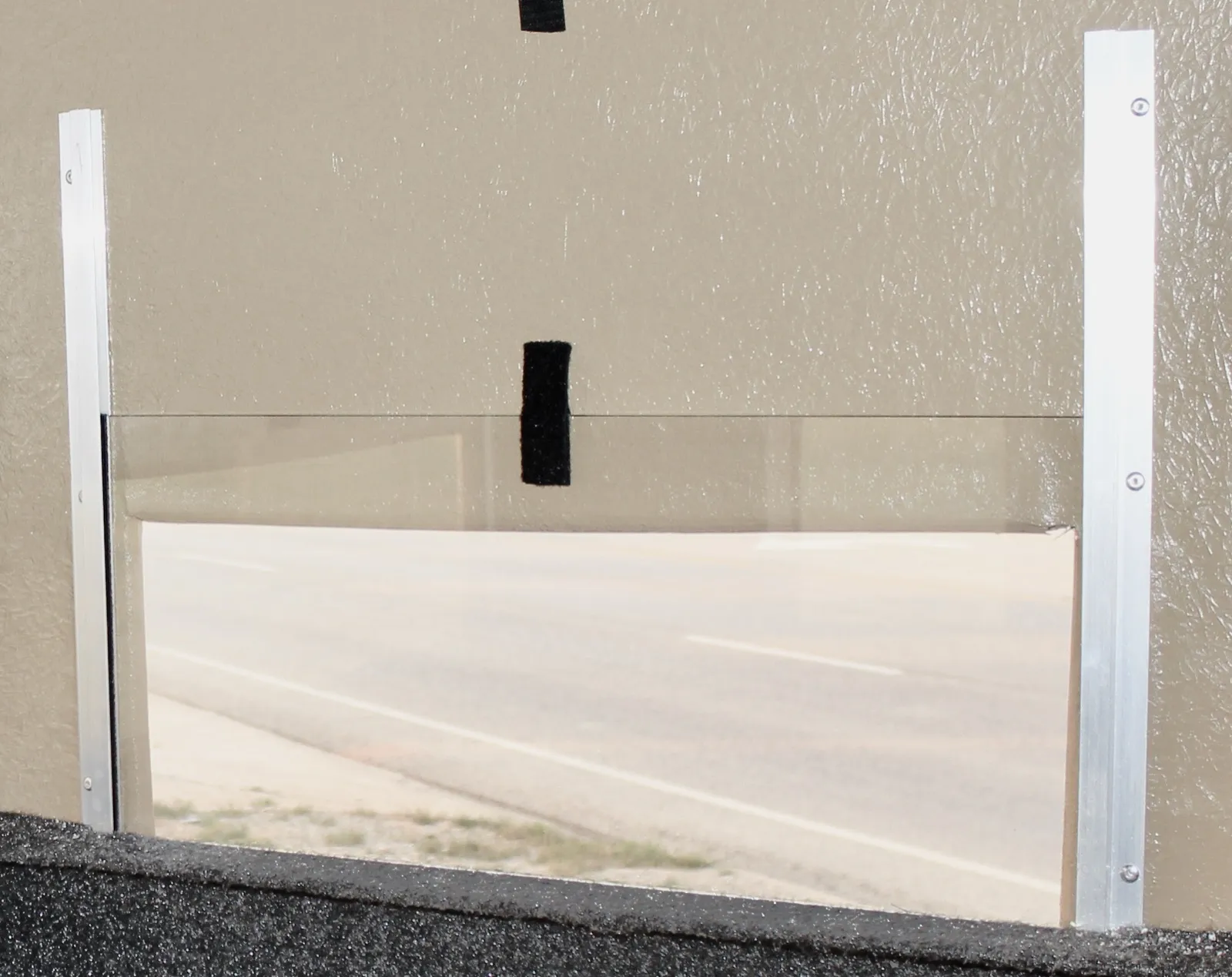 Vertical slider window